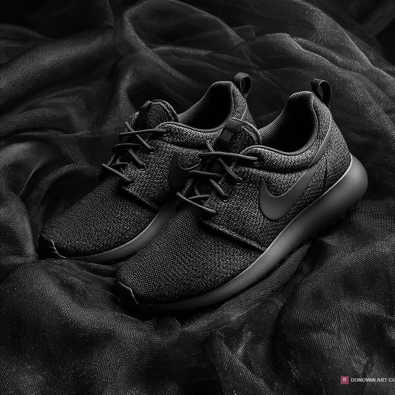 รองเท้ากีฬาไนกี้สีดำสวยงาม