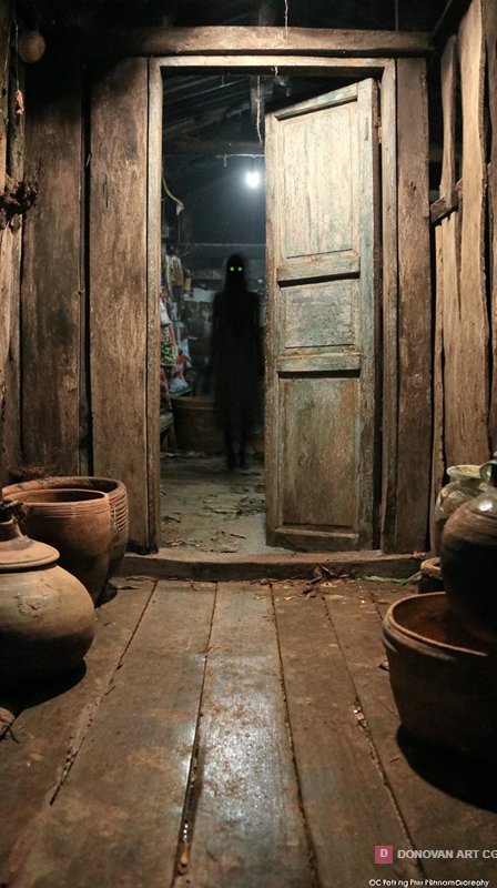 บ้านร้างที่มีเงาลึกลับ